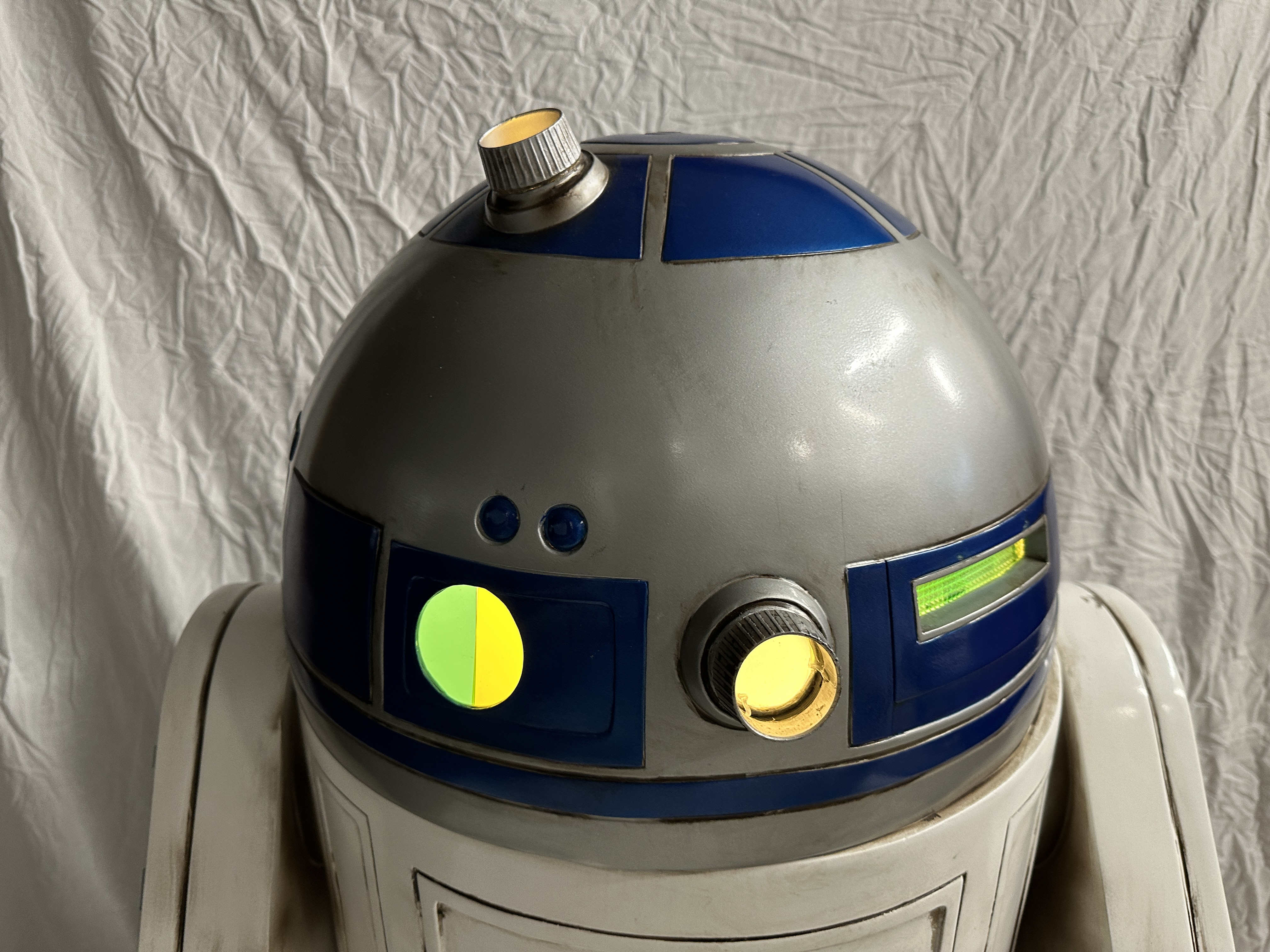 R2 Back